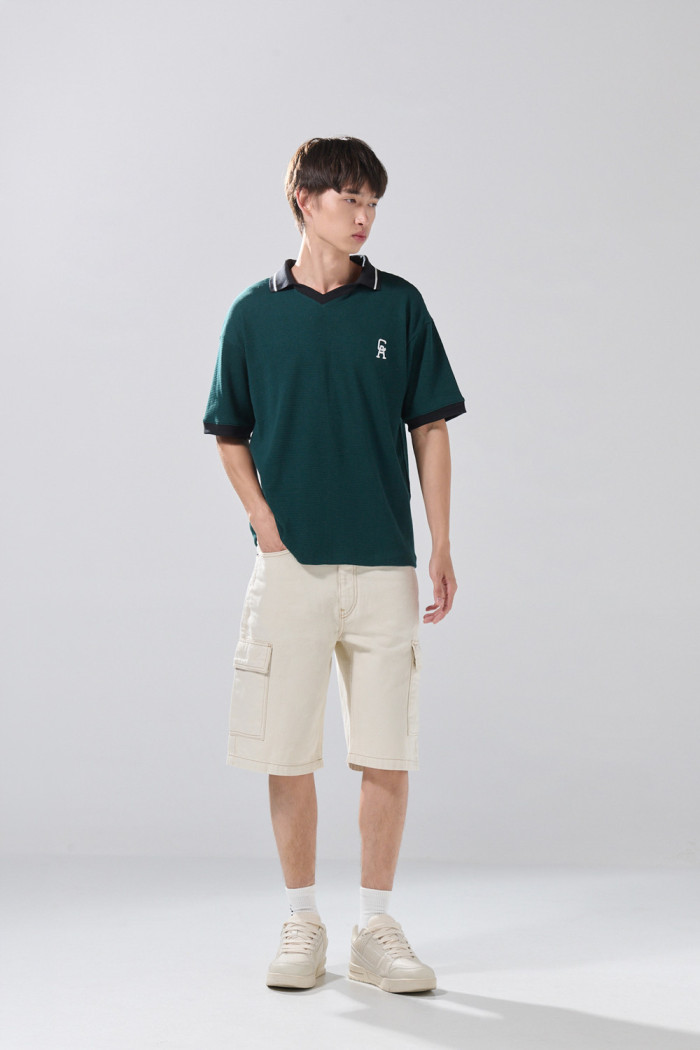 Camiseta cuello polo verde oscura con arte college
