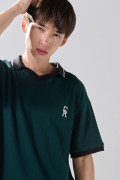 Camiseta cuello polo verde oscura con arte college
