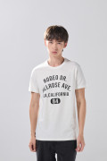 Camiseta cuello redondo en algodón crema con texto college
