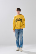 Buzo oversize cuello redondo amarillo con artes college
