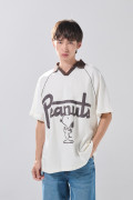 Camiseta cuello polo crema de Snoopy con manga ranglan
