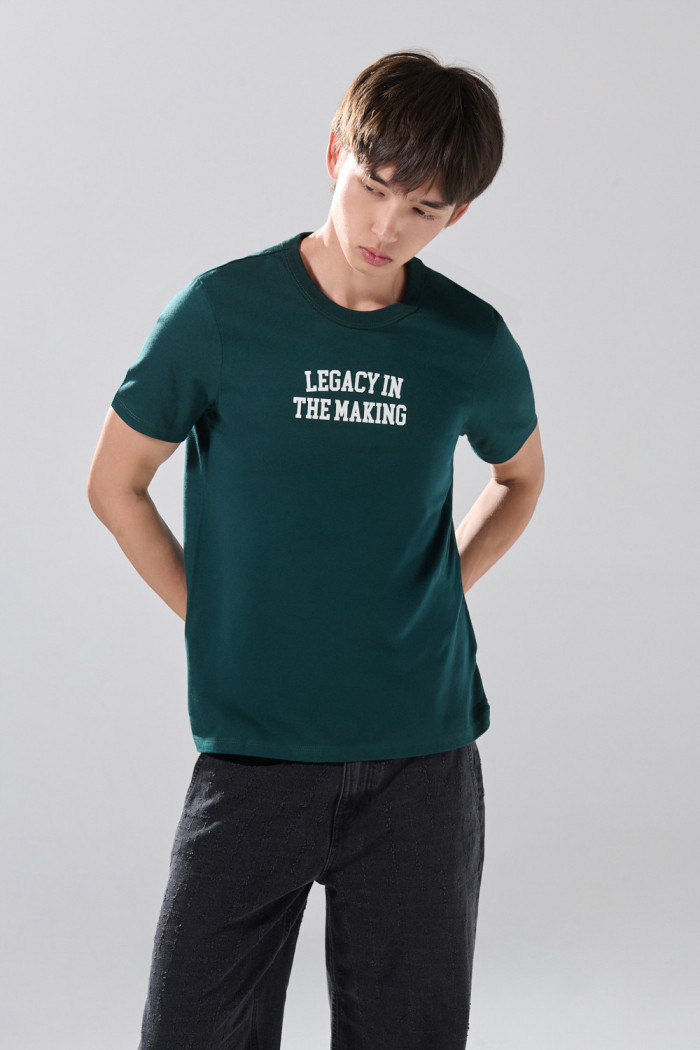Camiseta verde oscura manga corta en algodón college
