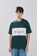 Camiseta cuello V verde oscura con corte y arte college
