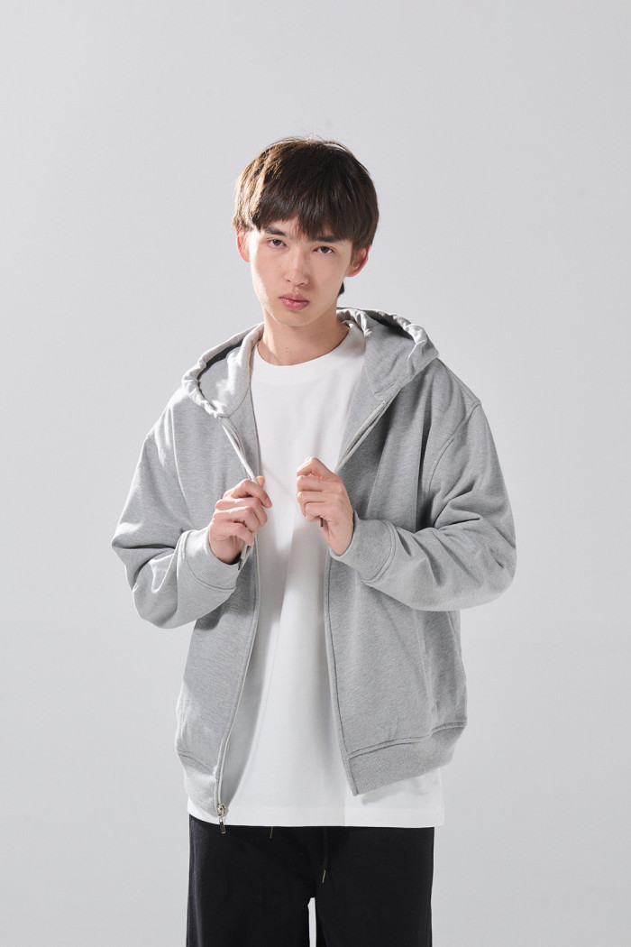 Buzo gris medio oversize con capota y cremallera
