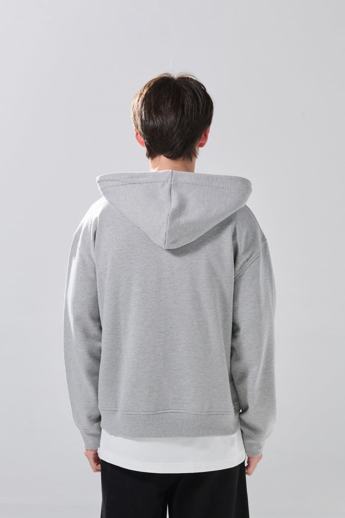 Buzo gris medio oversize con capota y cremallera
