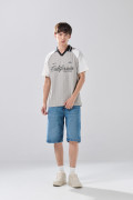 Camiseta polo oversize gris con arte college y manga ranglan
