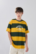 Camiseta amarilla manga corta a rayas con arte college
