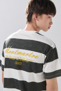 Camiseta crema manga corta a rayas con arte college
