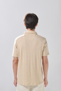 Camiseta unicolor tipo polo con texturas de Boho Club
