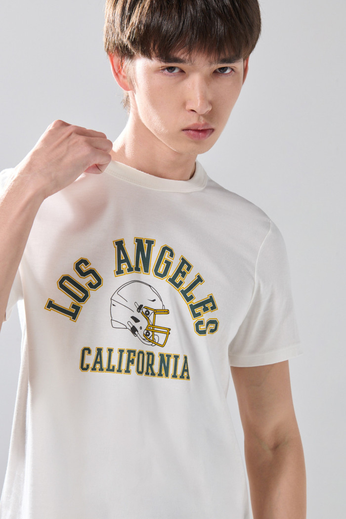 Camiseta crema clara college deportiva con manga corta
