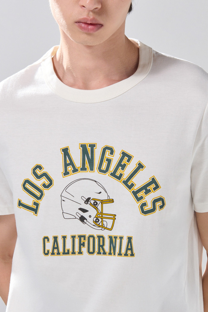 Camiseta crema clara college deportiva con manga corta
