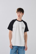 Camiseta crema clara college con manga ranglan corta
