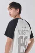 Camiseta crema clara college con manga ranglan corta
