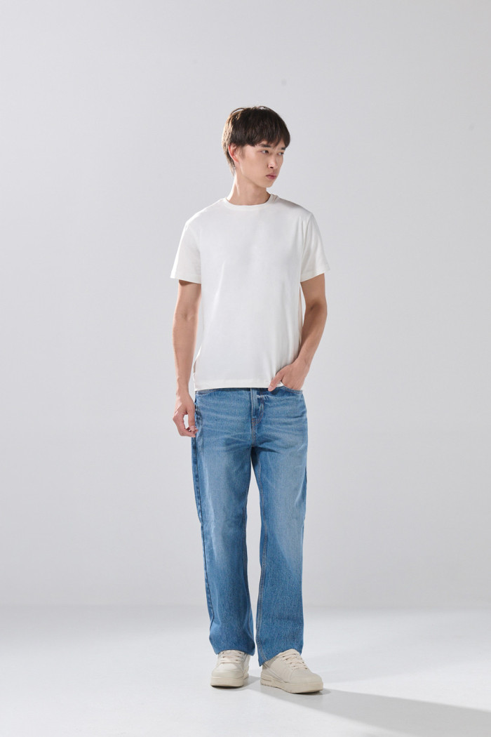 Jean baggy infaltables azul medio con bota ancha y bolsillos
