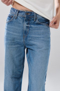 Jean baggy infaltables azul medio con bota ancha y bolsillos
