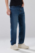 Jean infaltables azul oscuro 90´S con bota recta y tiro bajo
