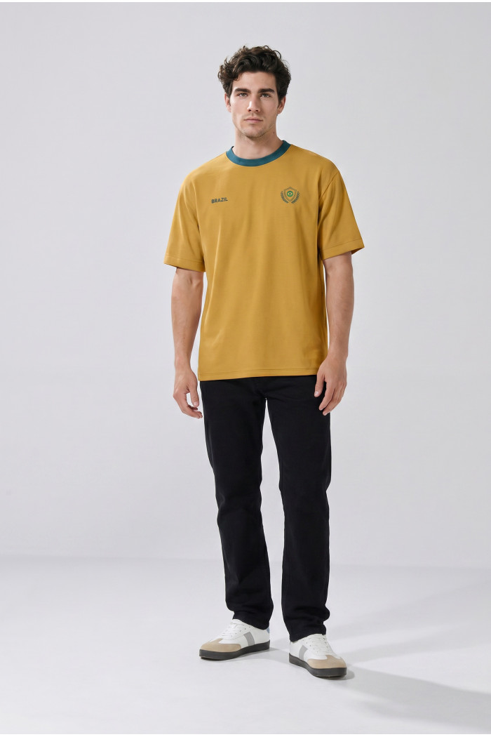 Camiseta amarilla con cuello redondo college de Fan Edition