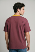 Camiseta rosada college de Fan Edition con cuello redondo