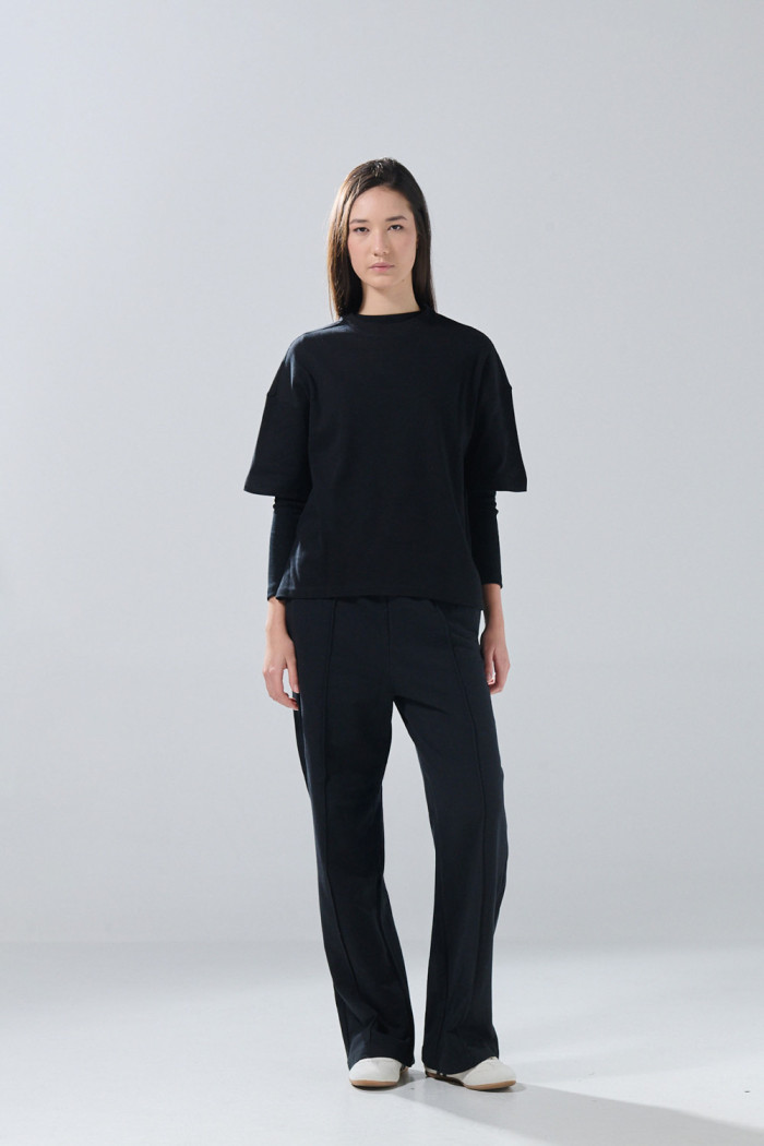 Camiseta cuello redondo oversize unicolor con aberturas

