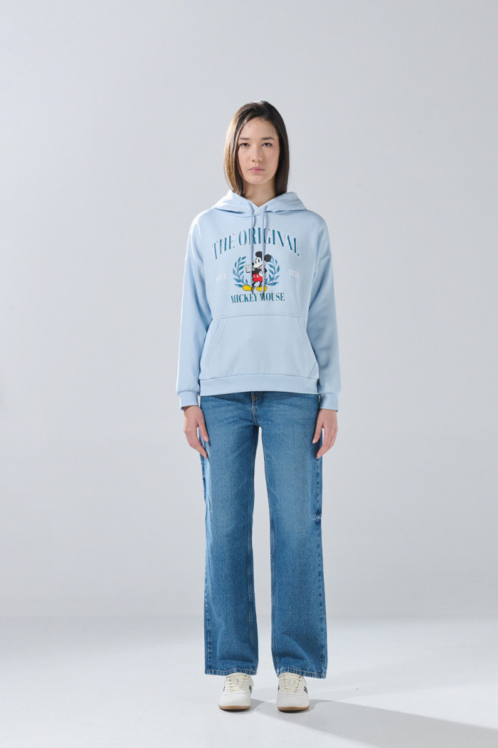 Buzo con capota azul claro oversize y diseño de Mickey
