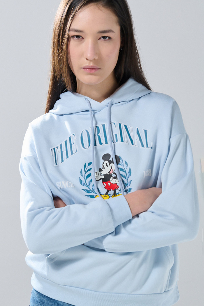 Buzo con capota azul claro oversize y diseño de Mickey
