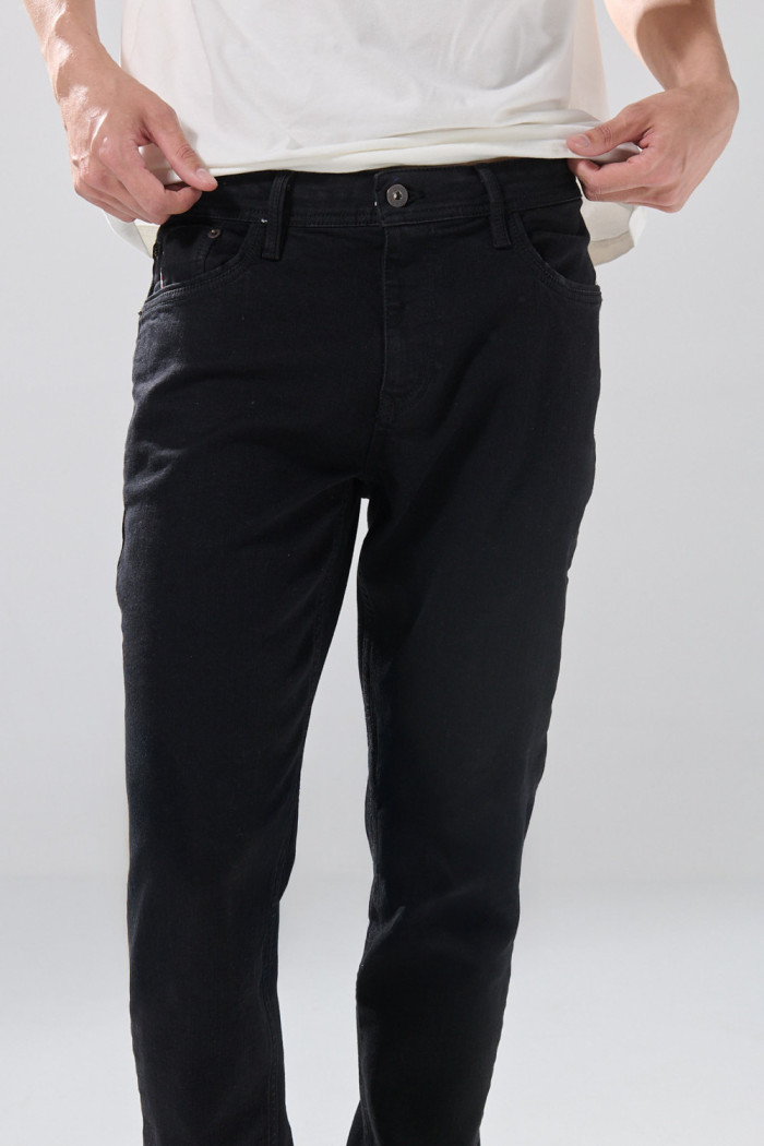 Jean skinny infaltables negro tiro bajo con ajuste ceñido
