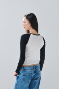 Camiseta de Snoopy crema con manga ranglan larga
