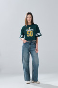 Camiseta verde crop top oversize con diseño de Snoopy

