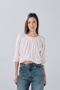 Blusa manga larga rosada clara con cuello redondo
