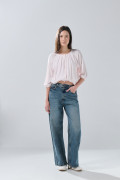 Blusa manga larga rosada clara con cuello redondo
