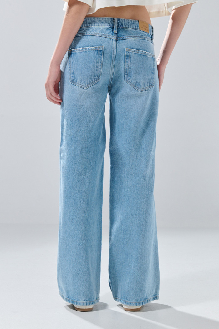 Jean open leg infaltables azul claro bota ancha con tiro bajo
