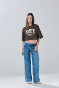 Jean open leg infaltables azul medio con bota ancha
