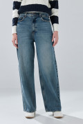 Jean azul medio baggy infaltables con bota ancha y bolsillos
