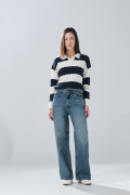 Jean azul medio baggy infaltables con bota ancha y bolsillos
