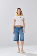 Camiseta crema college de Fan Edition con cuello redondo