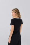 Camiseta negra college de Fan Edition con cuello redondo