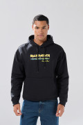 Buzo oversize negro con capota y diseños de Iron Maiden
