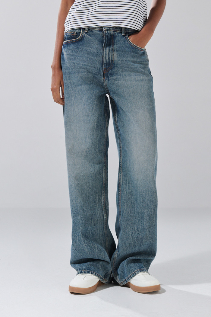 Jean azul oscuro baggy bota ancha con tiro medio y botón