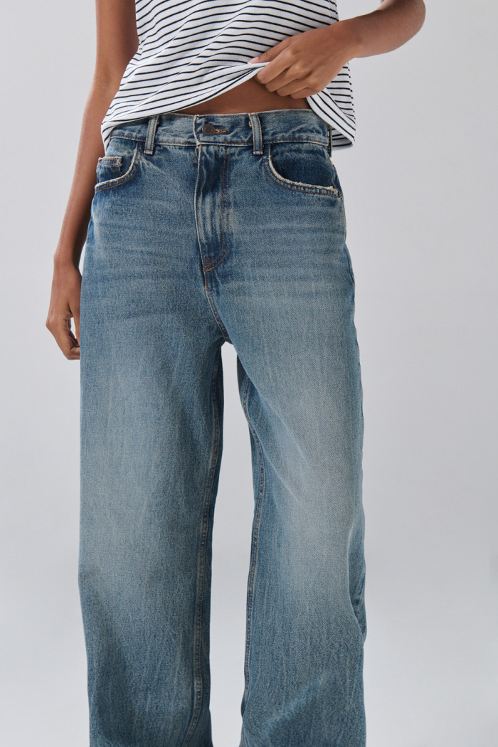 Jean azul oscuro baggy bota ancha con tiro medio y botón