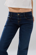 Jean tiro bajo straight leg azul infaltables con costuras
