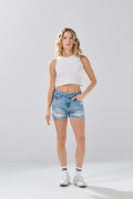 Short azul medio de jean tiro alto con rotos delanteros
