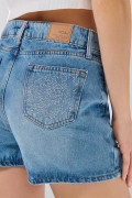 Short azul medio de jean tiro alto con rotos delanteros
