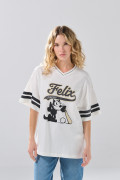 Camiseta oversize cuello V crema con diseño de Félix el Gato
