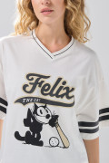 Camiseta oversize cuello V crema con diseño de Félix el Gato
