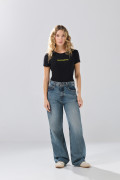 Body manga corta negro con diseño de Iron Maiden

