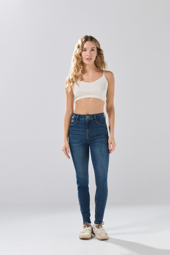 Jean súper skinny azul oscuro infaltables con 5 bolsillos
