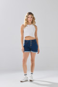 Short de jean azul oscuro con botones visibles y tiro alto
