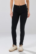Jean push up negro infaltables con tiro alto y realce

