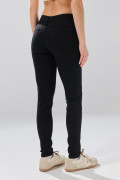 Jean push up negro infaltables con tiro alto y realce

