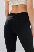 Jean push up negro infaltables con tiro alto y realce
